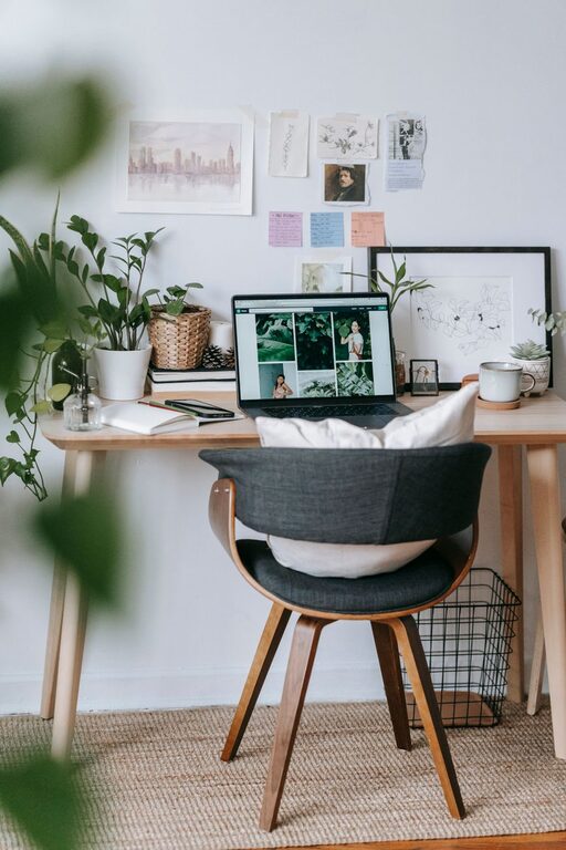 Simple Ways to Personalize Your Workspace for a More Comfortable Day